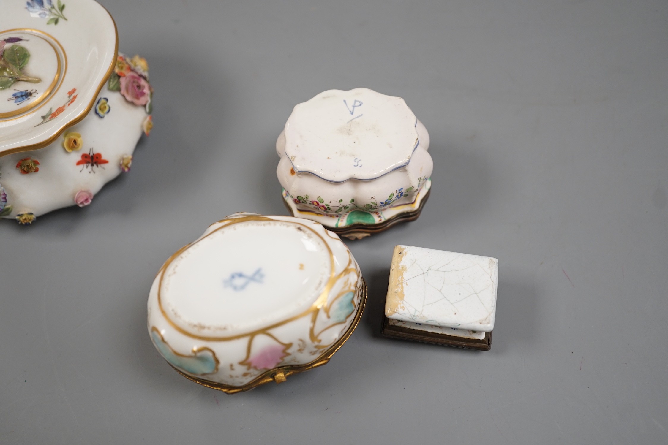 A Meissen pot with cover, 9cm and three various small trinket boxes